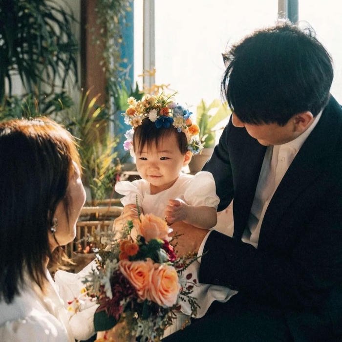 Cute Family DP for WhatsApp moment