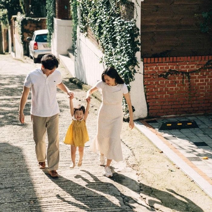 WhatsApp for DP Family Cute look