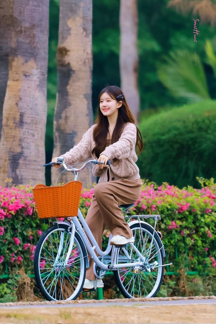 alone girl photo for dp 