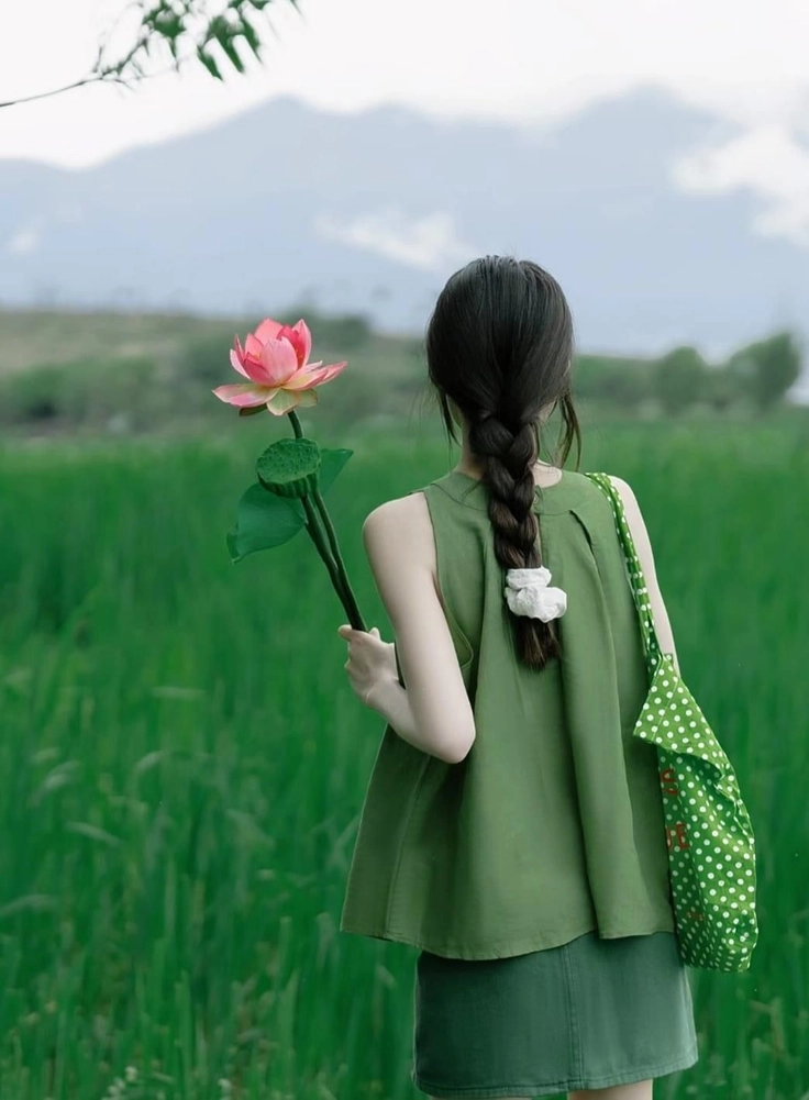 alone girl profile picture 