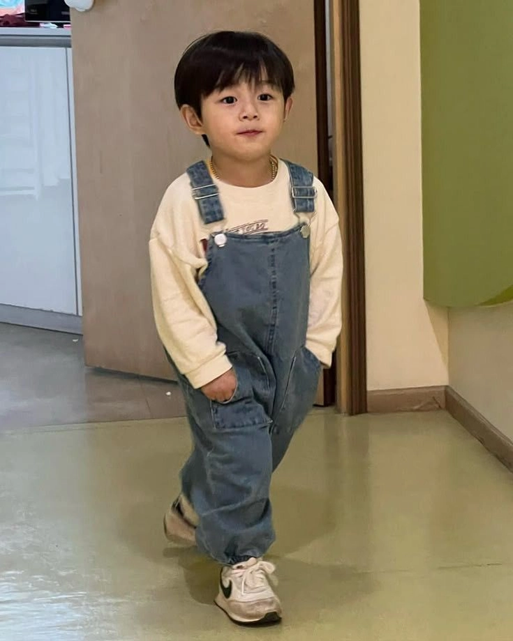 cute baby boy whatsapp dp