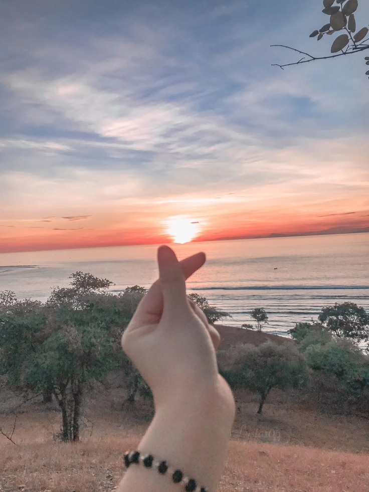 images for whatsapp dp of cute hands 