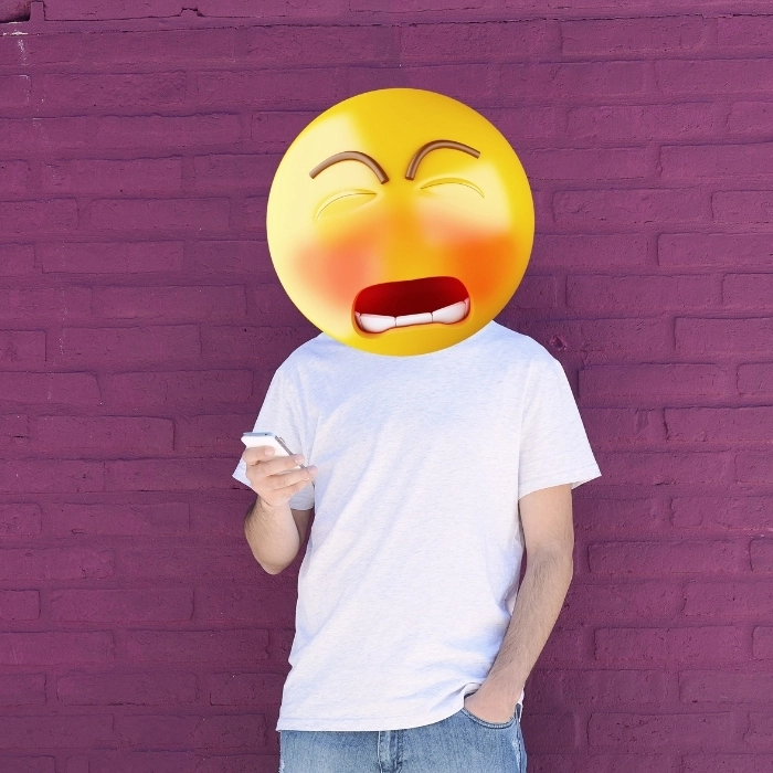 dp for whatsapp download sad emoji