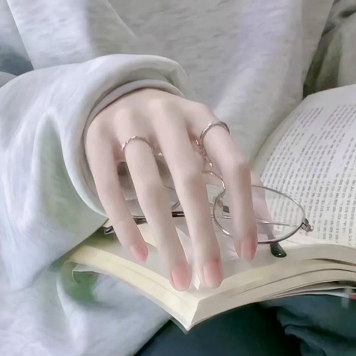 pretty Cute Hand Pic for DP