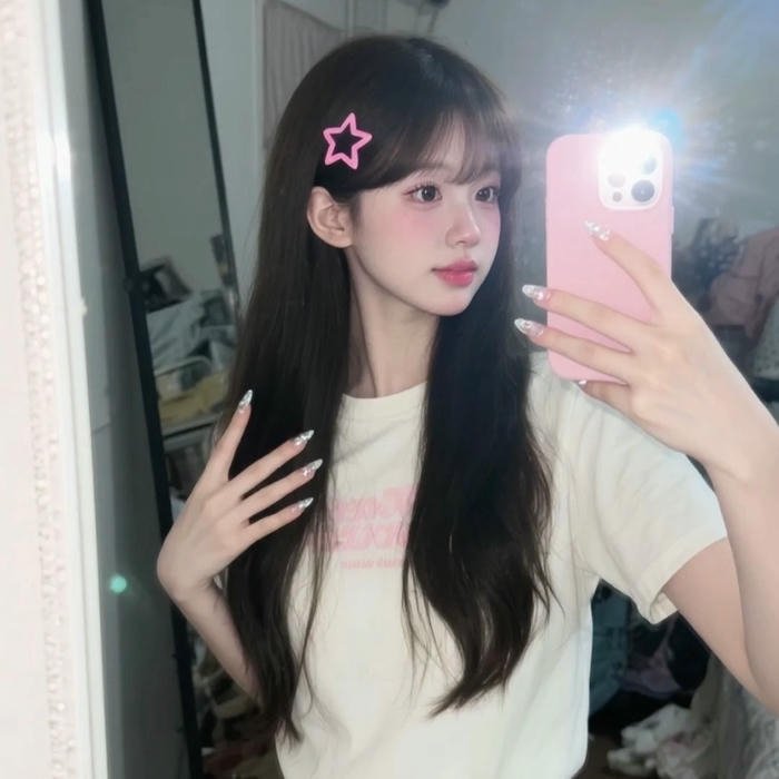 Girls Mirror DP Selfie vibe