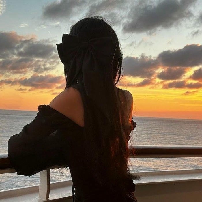 Hidden Face Girls DP vibe