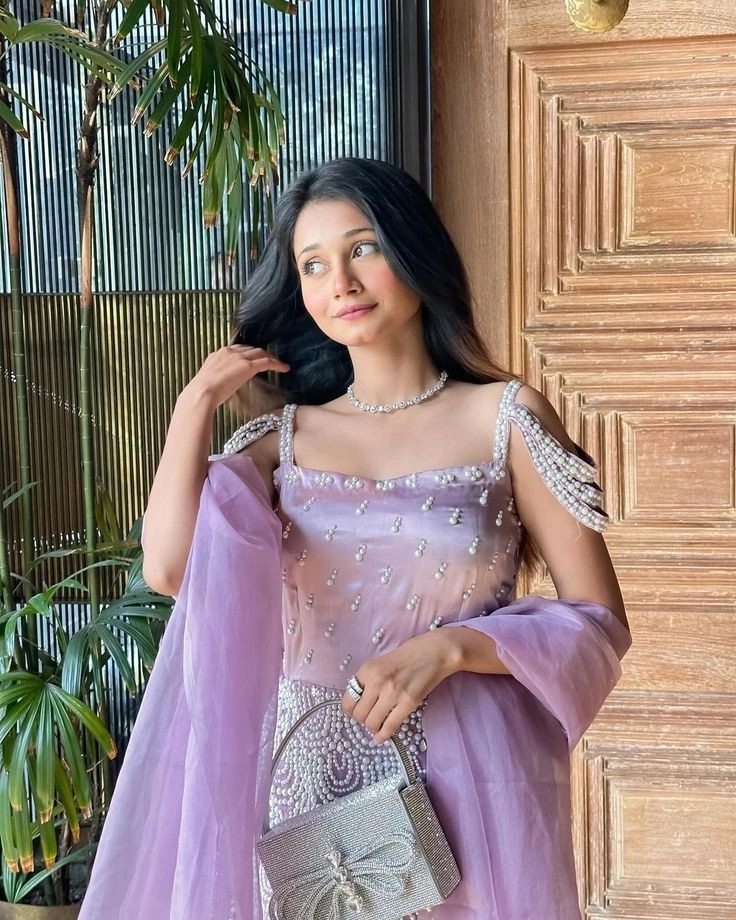 Desi look saree dp for fb