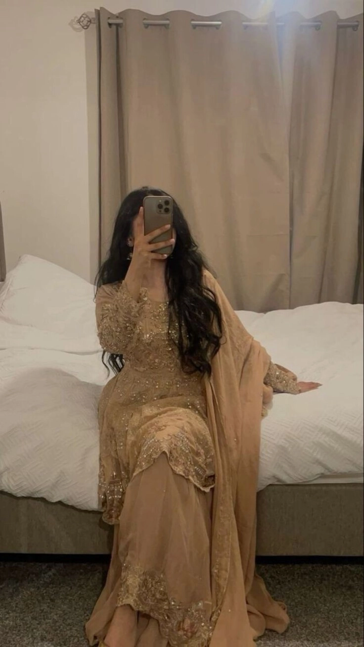 Latest DP of girls in saree style