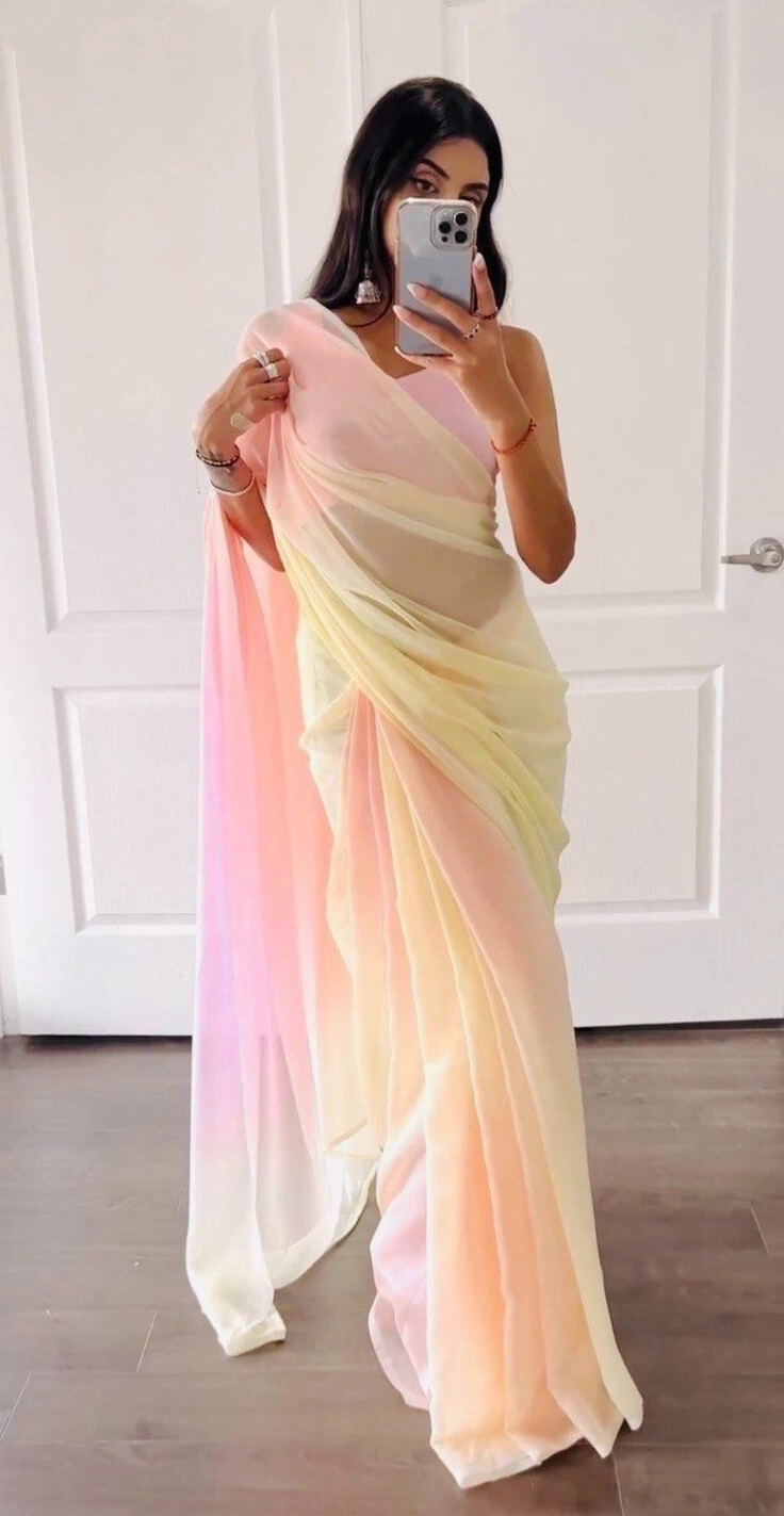 Cute girl in saree DP photo for profile