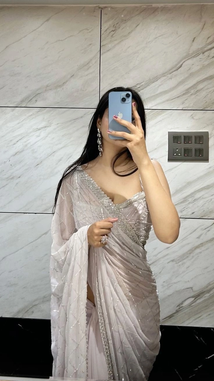 Saree girl dp for fb and whatsapp