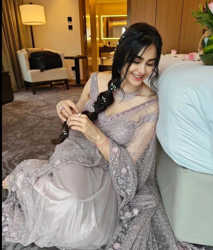 DP for girls in traditional saree dress