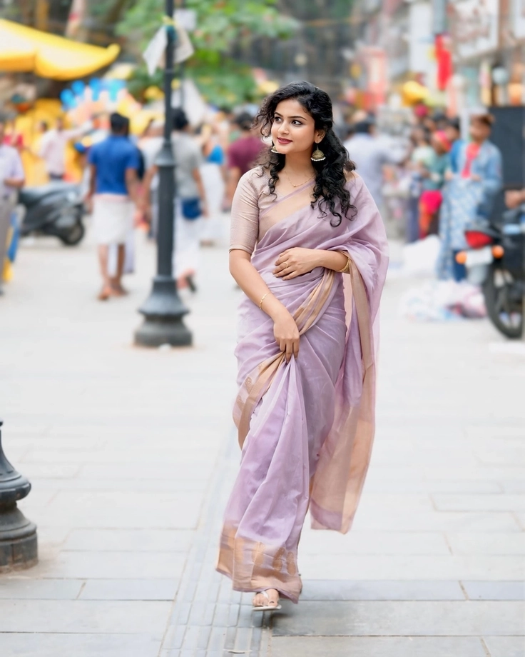 Saree girl DP for WhatsApp