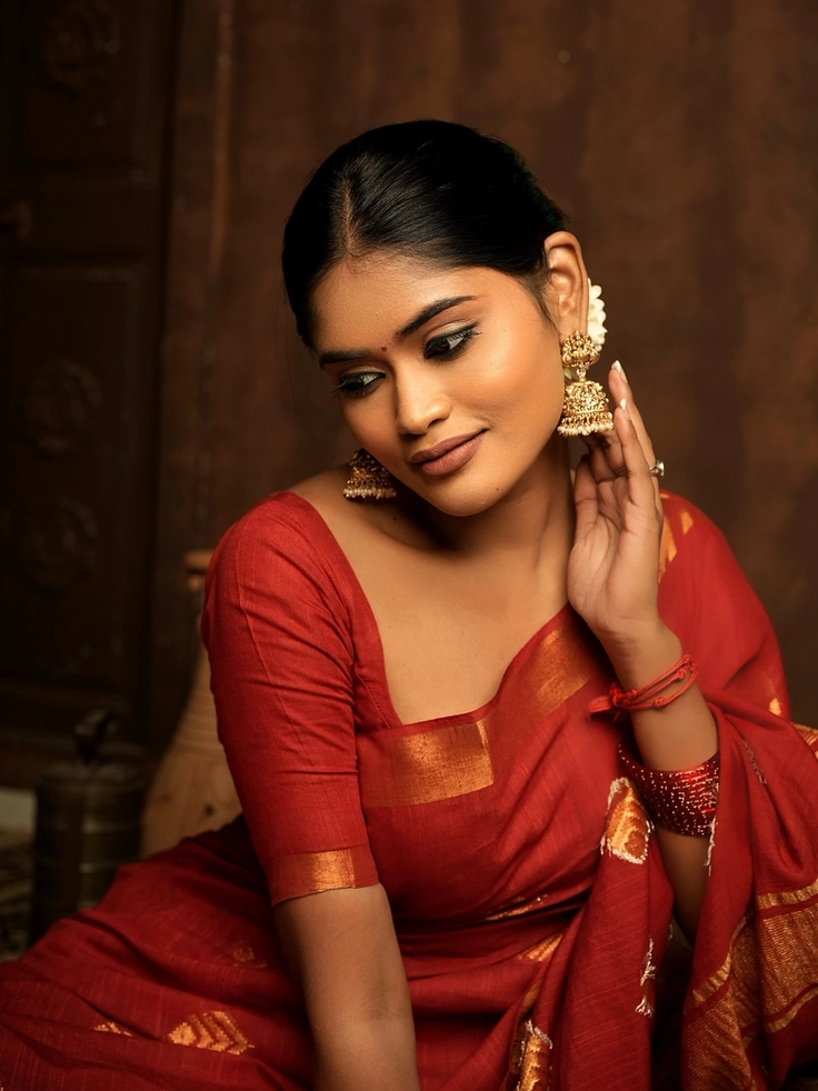 FB DP cute girl in ethnic saree dress