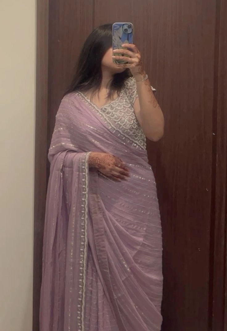 beautiful girl pic in saree for dp
