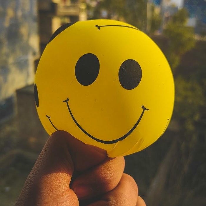 WhatsApp Smile DP look