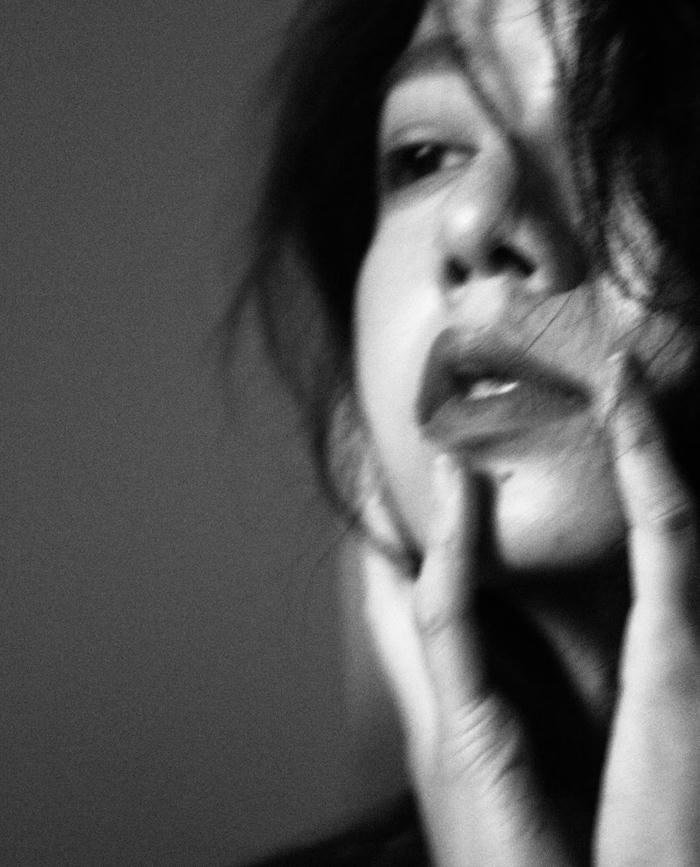 aesthetic blur girl photo