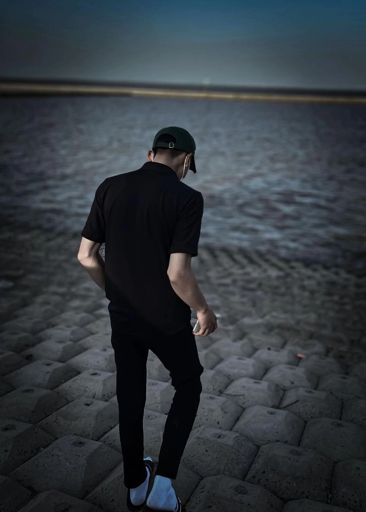 alone boy pic 2