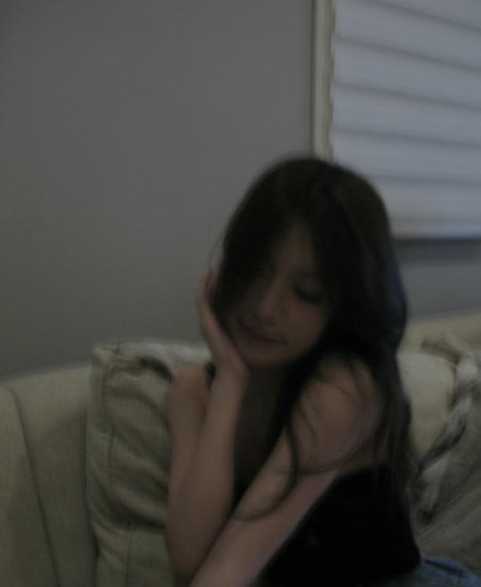 blur girl photo for whatsapp