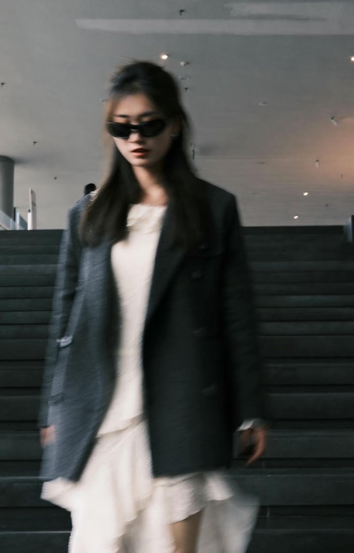 blurred girl aesthetic image