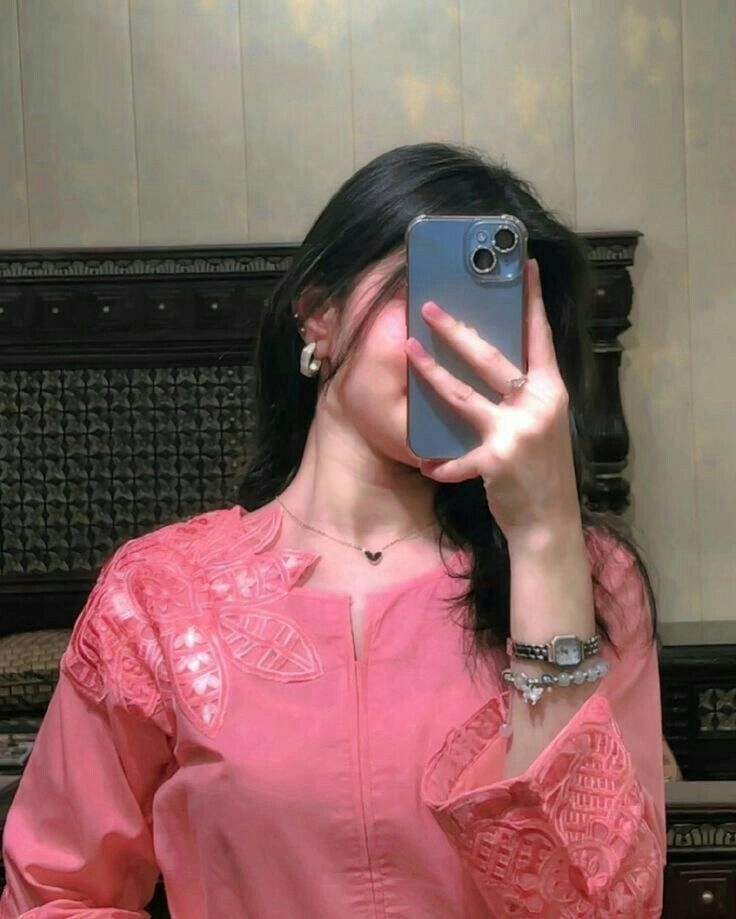 candid single girl dp