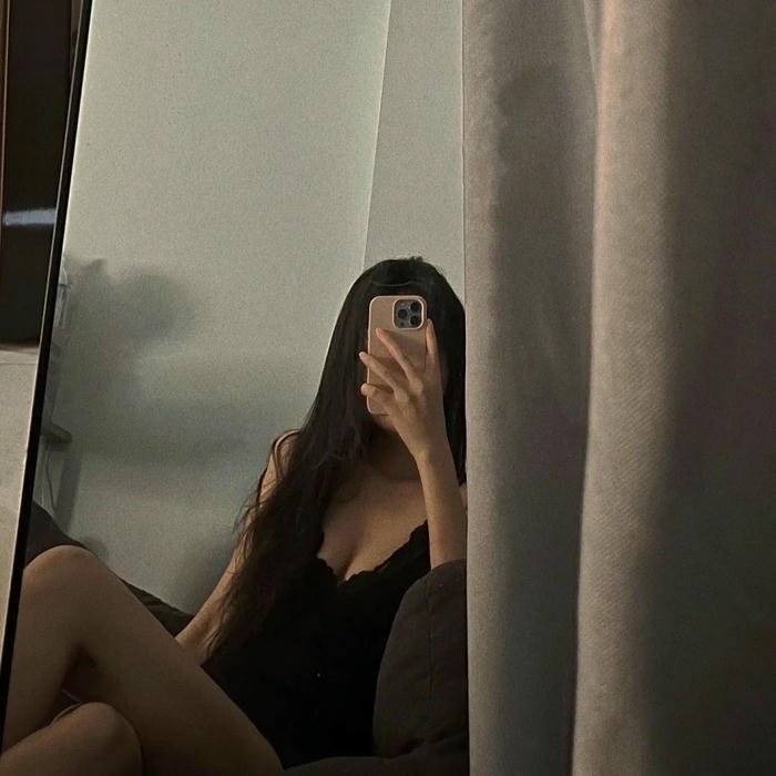 cool Mirror Selfie Girls DP