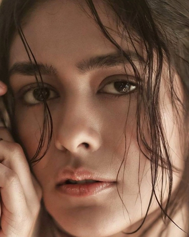 sad girl eyes dp