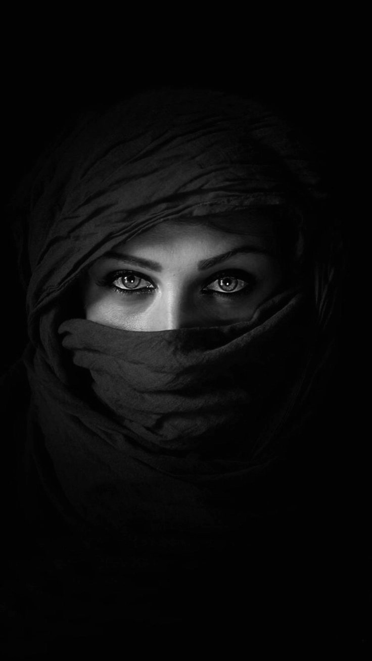 romantic girl eyes dp