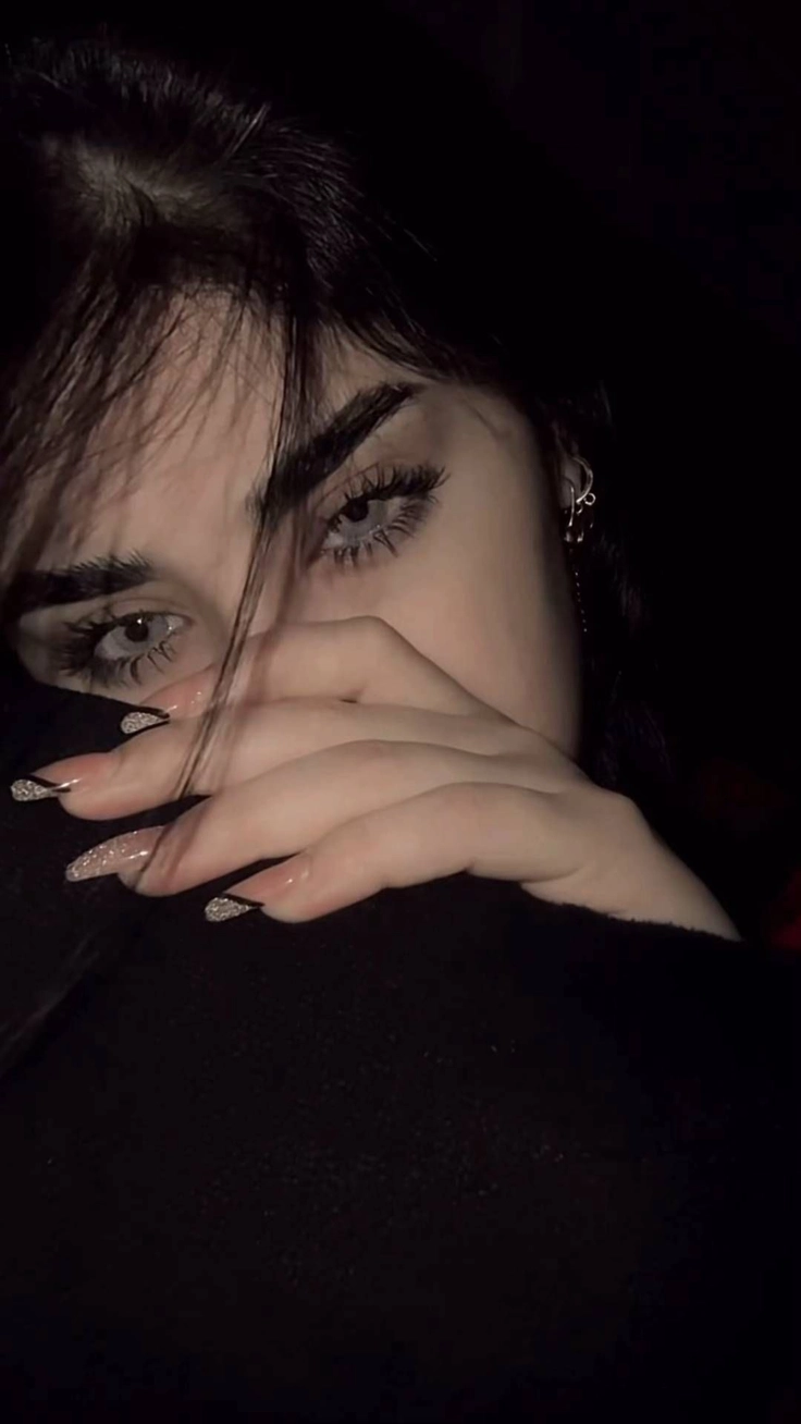 crying eyes dp girl