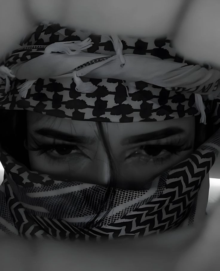 girl eyes wallpaper dp