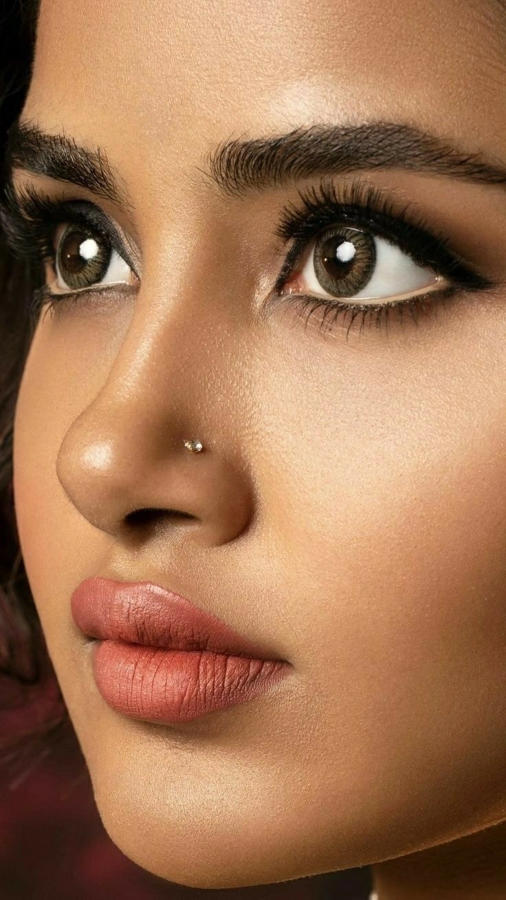 stylish eyes dp for girls