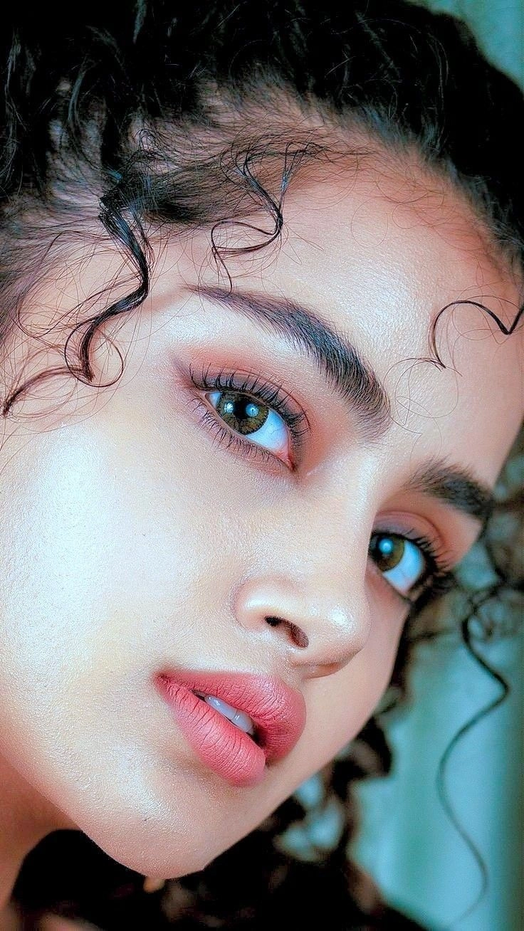 attitude girl eyes dp