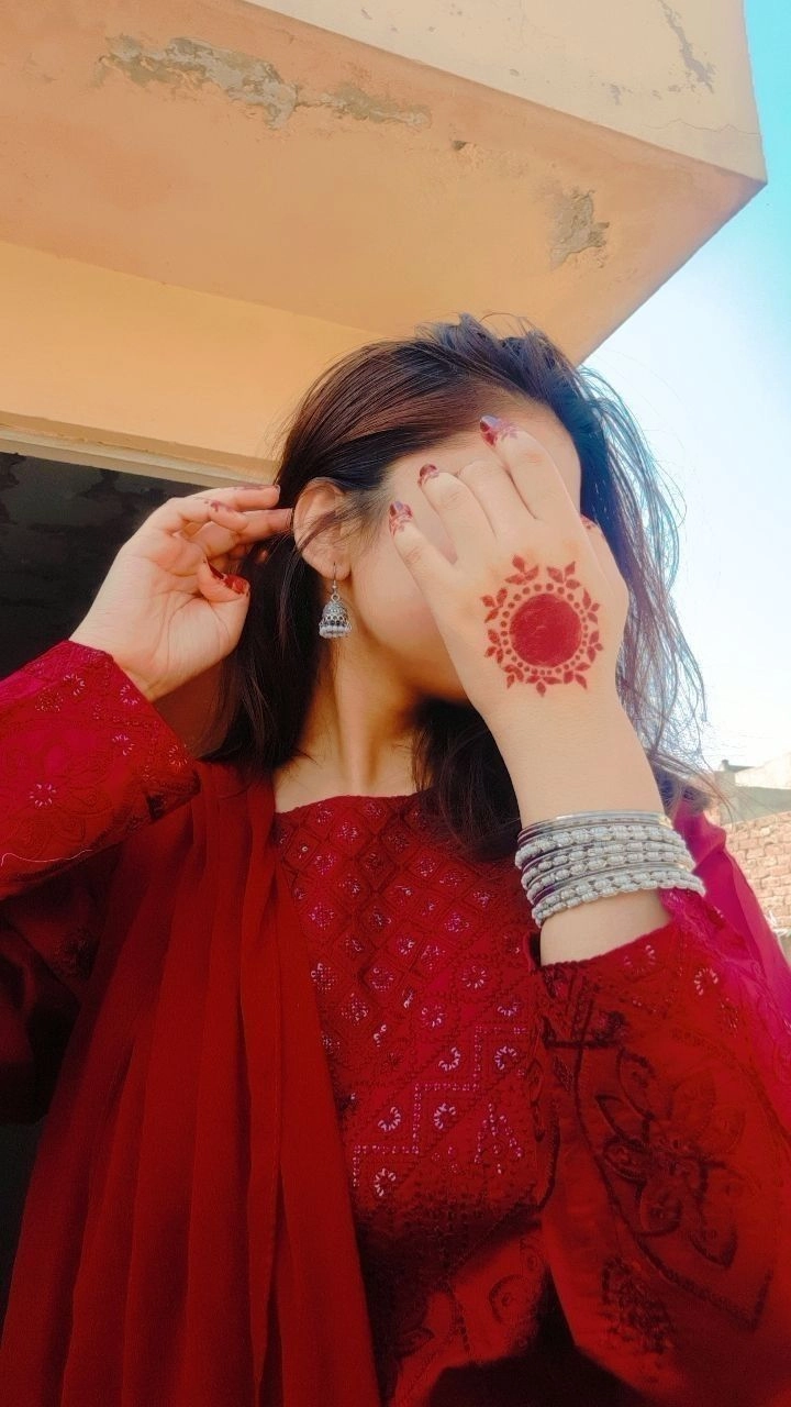whatsapp dp girl hidden face