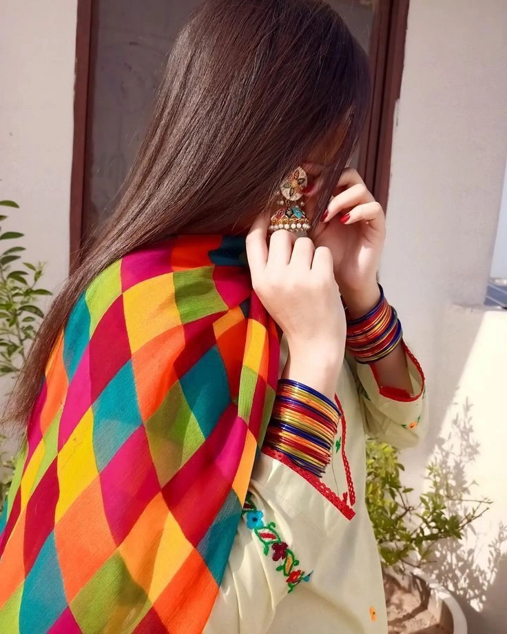 attractive instagram hidden face dp for girls