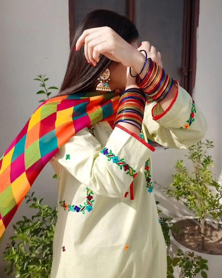 beautiful girl dp hidden face