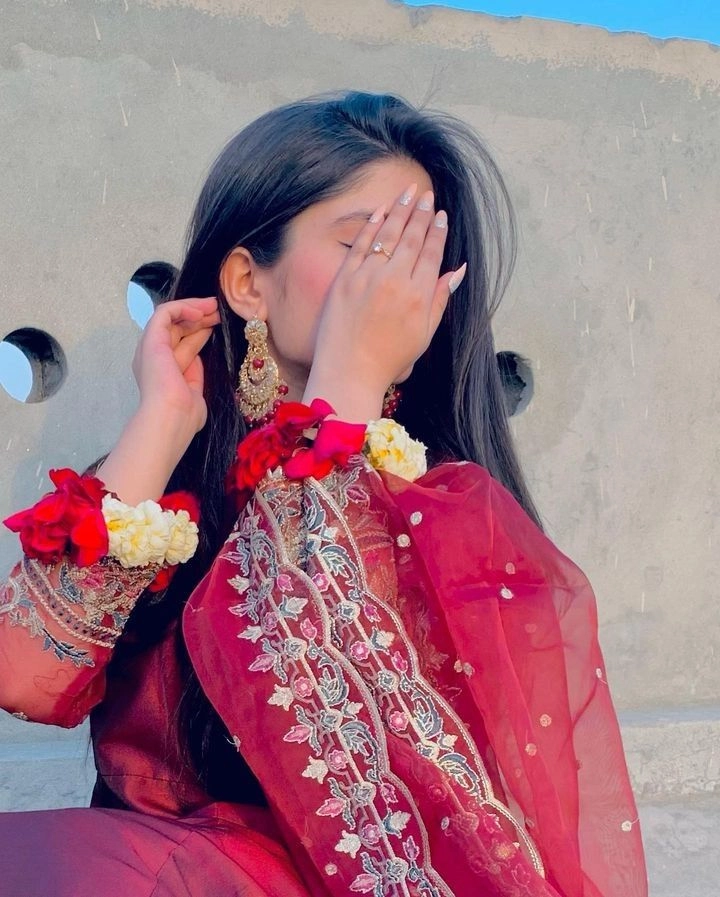 attitude girl dp for whatsapp hidden face