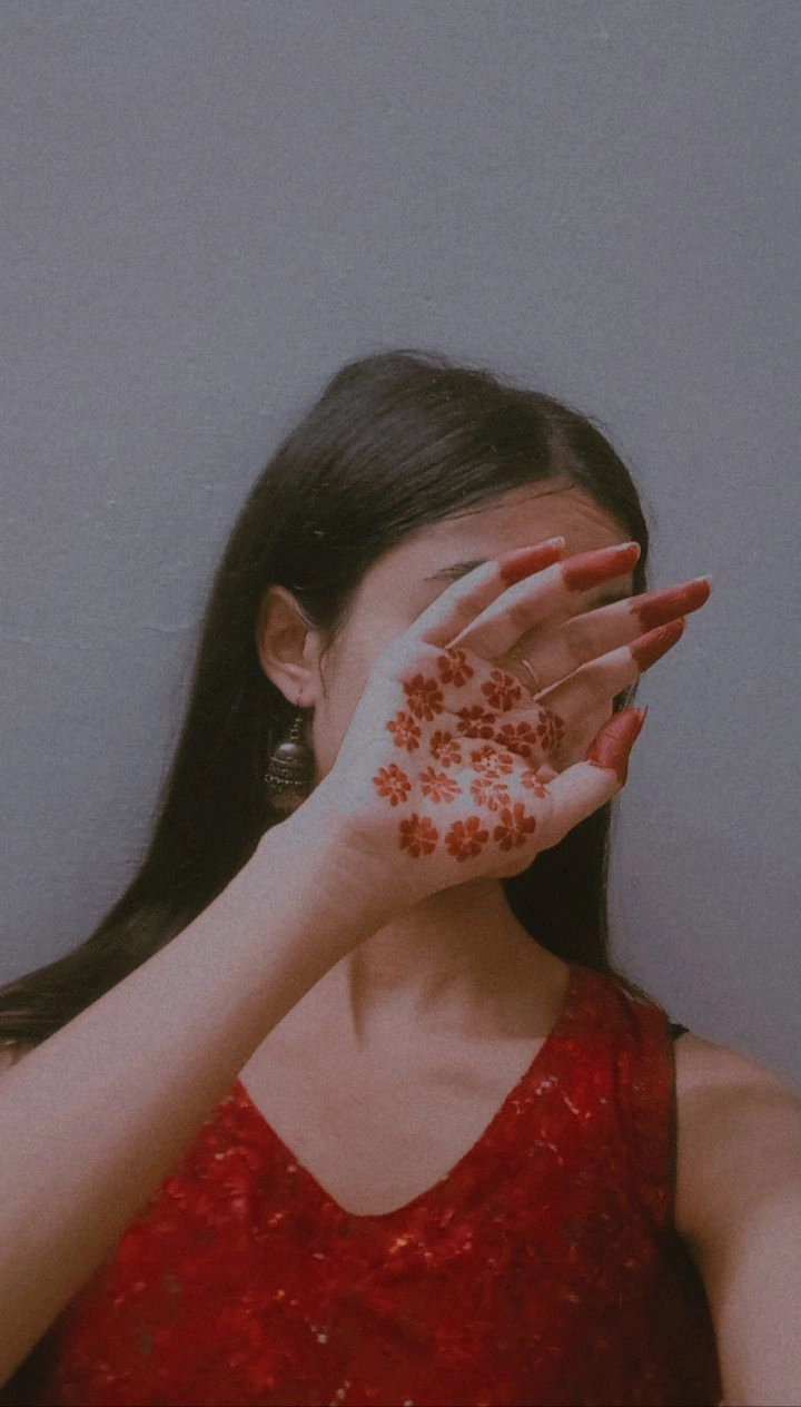 covered face girl photo dp