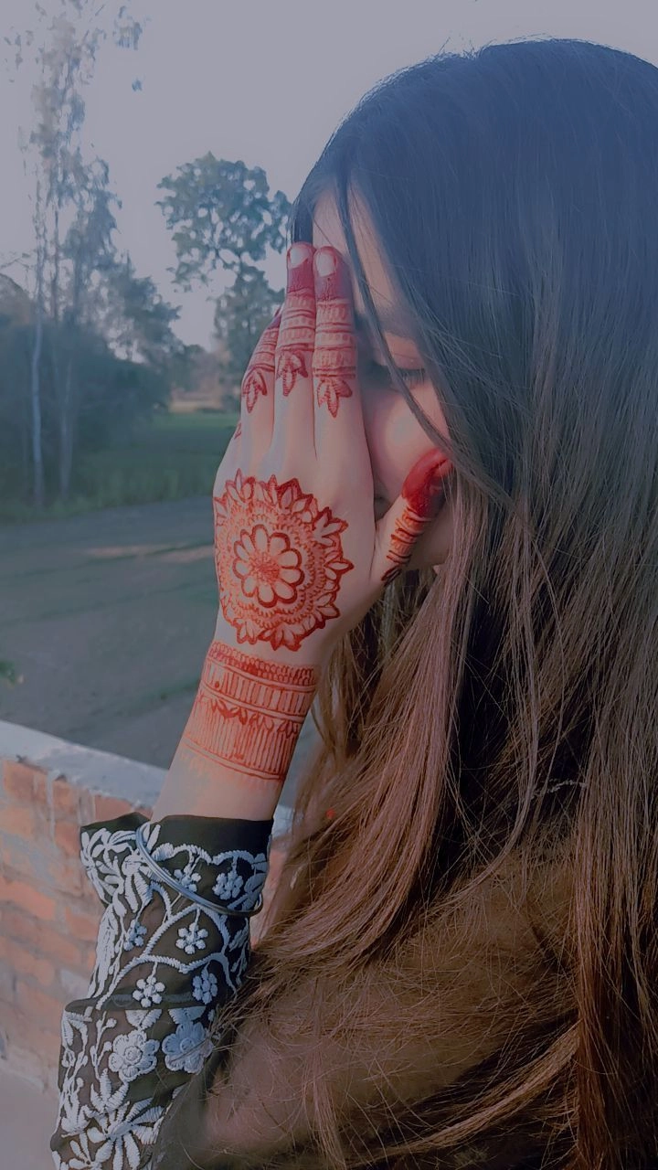 dp for shy girl hidden face