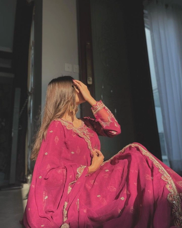 indoor single girl dp