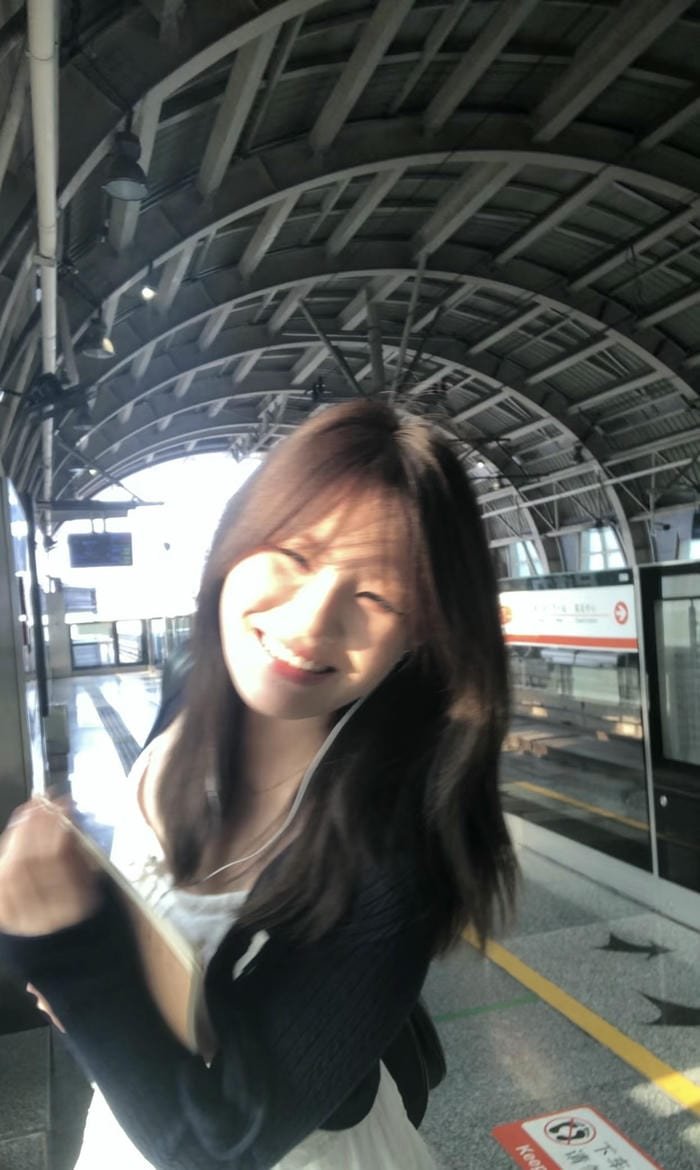 instagram aesthetic blur girl