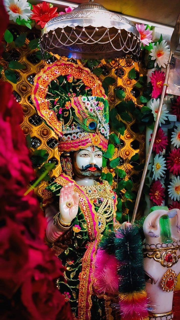 कलयुग के भगवान की 4K फोटो