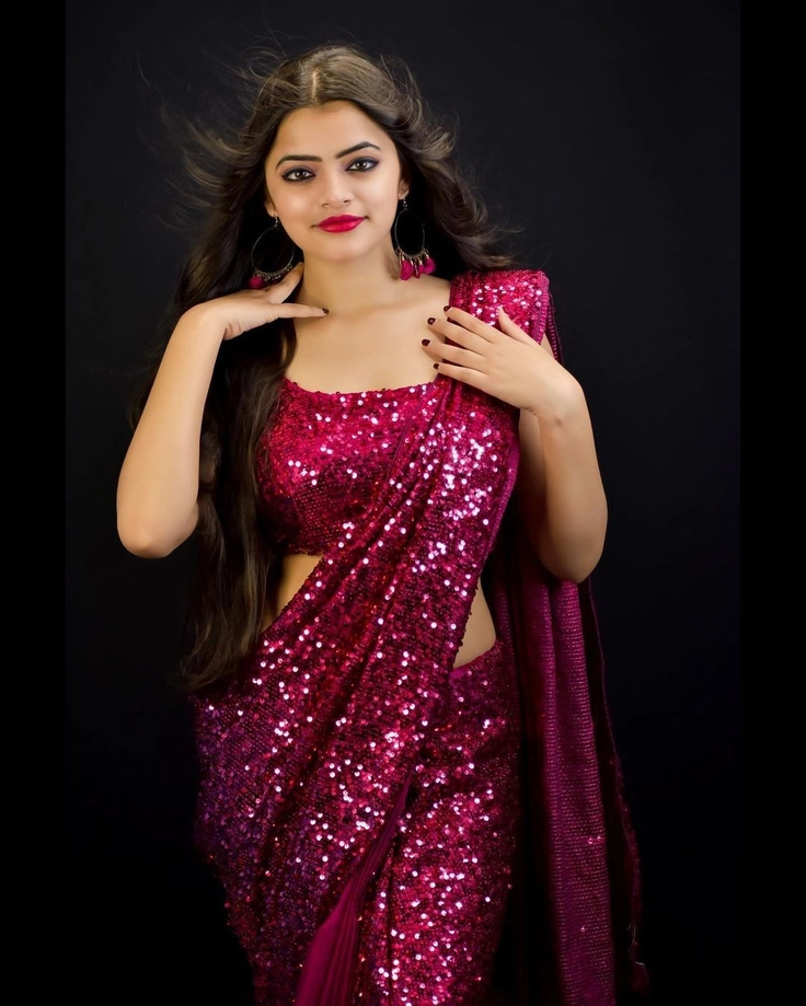 ladki ka romantic photo download