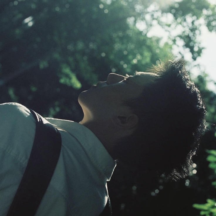 lonely boy dp with low-light mood off tone
