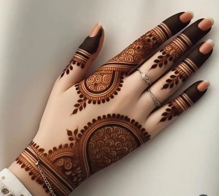 creative mehendi design for girls