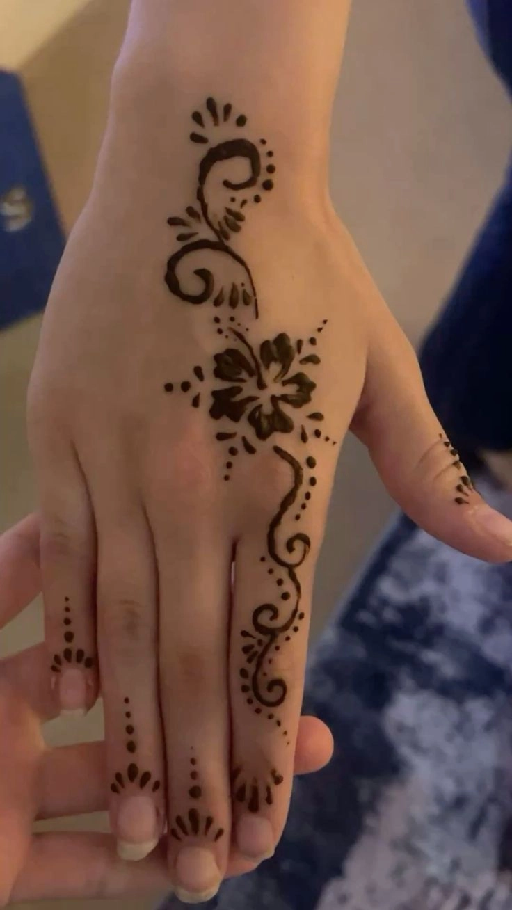 easy classic mehendi designs for girls