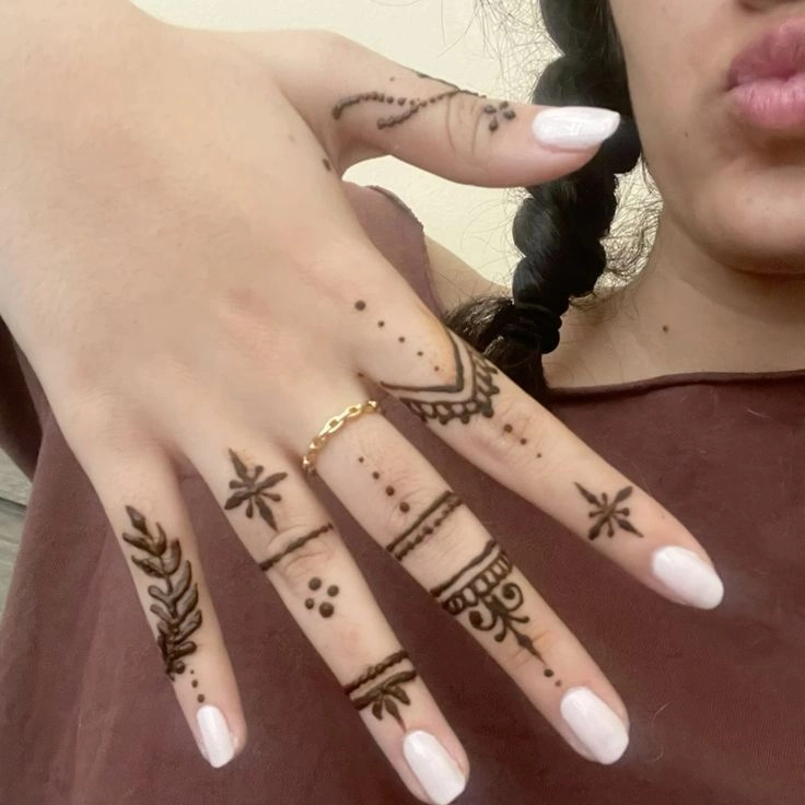 cute mehendi designs for small girls