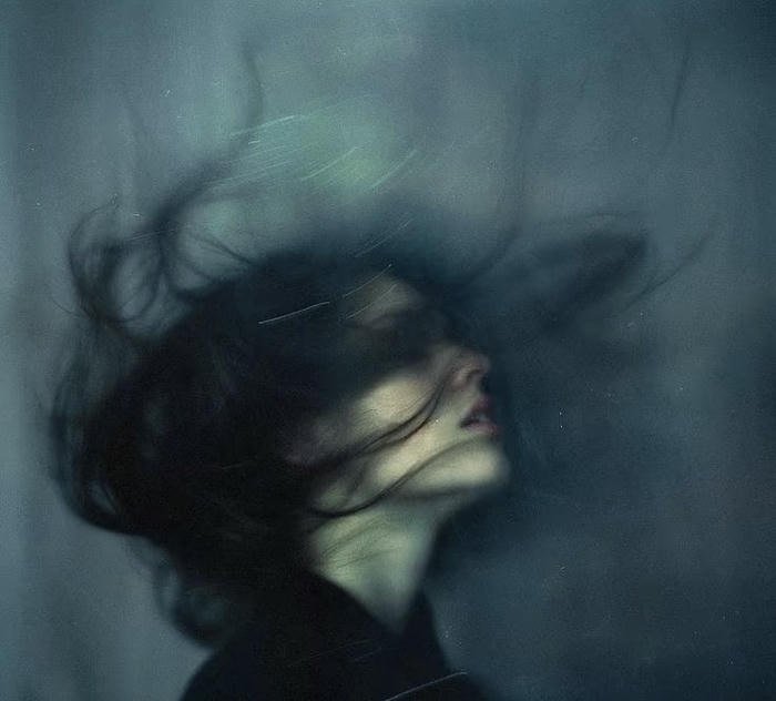 minimal blur girl photo