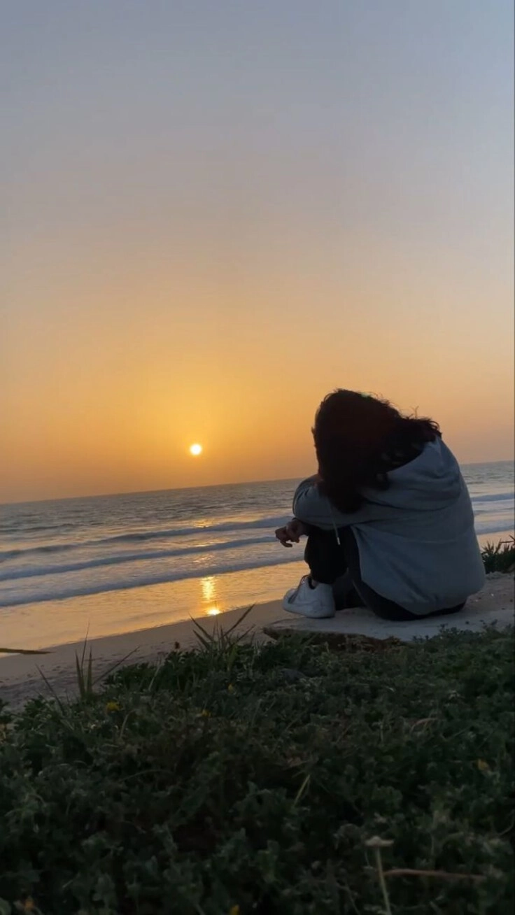 Aesthetic mood off girls pic for WhatsApp dp
