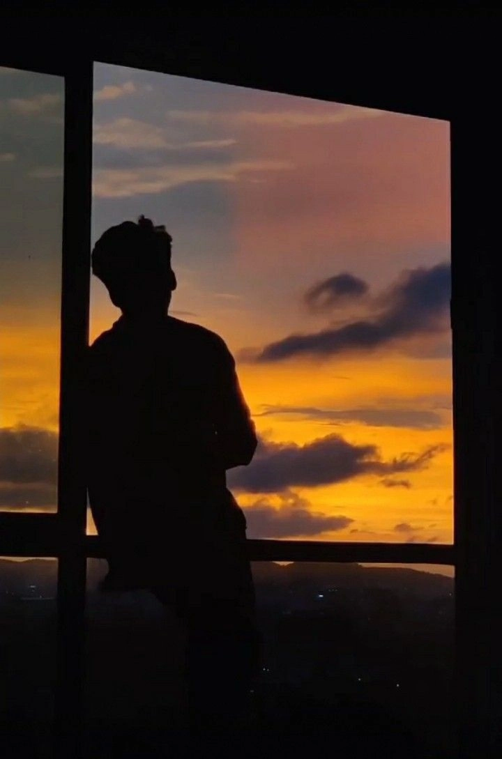 moody single boy dp