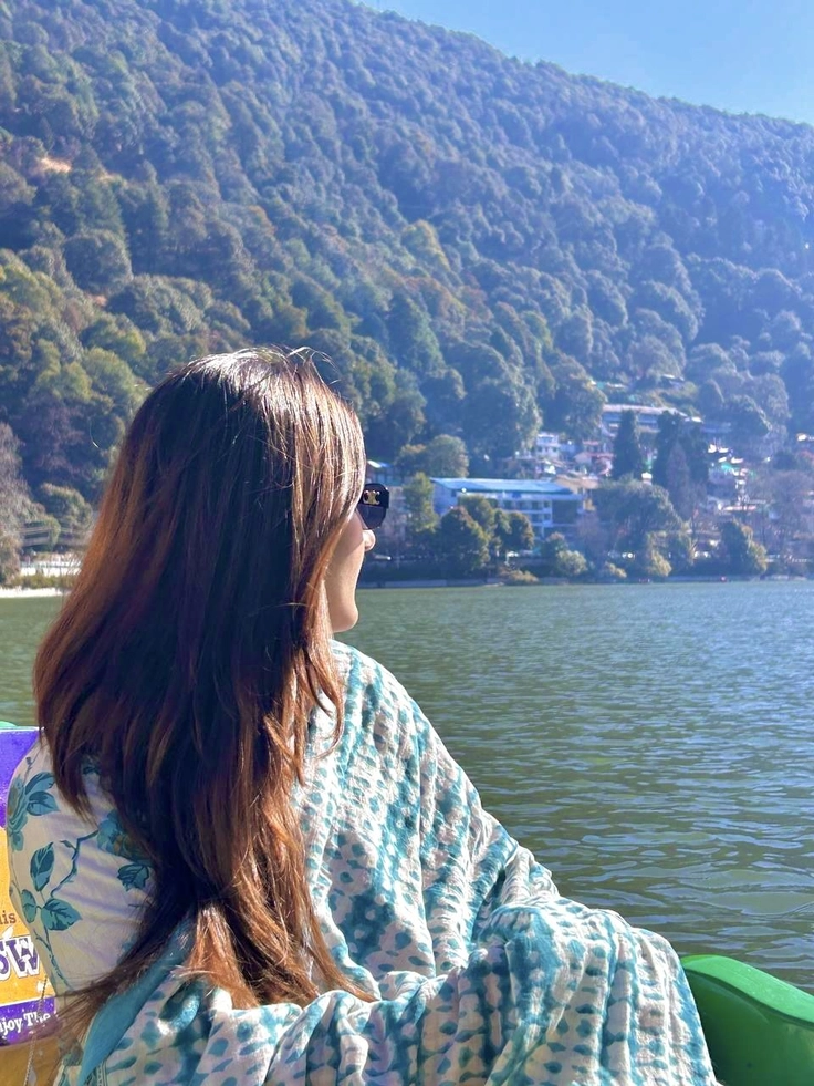 nature background single girl dp