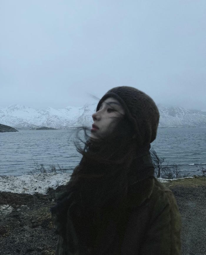 soft-focus girl aesthetic image